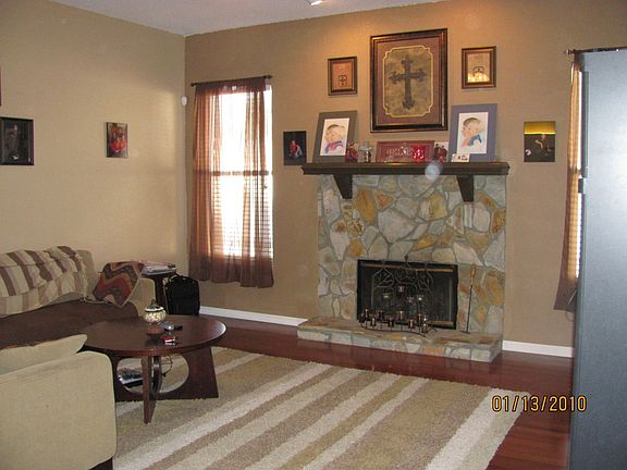 Living Room w/fireplace