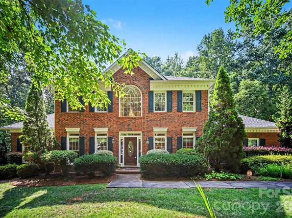 8805 Crosstimbers Dr, Charlotte, NC 28215