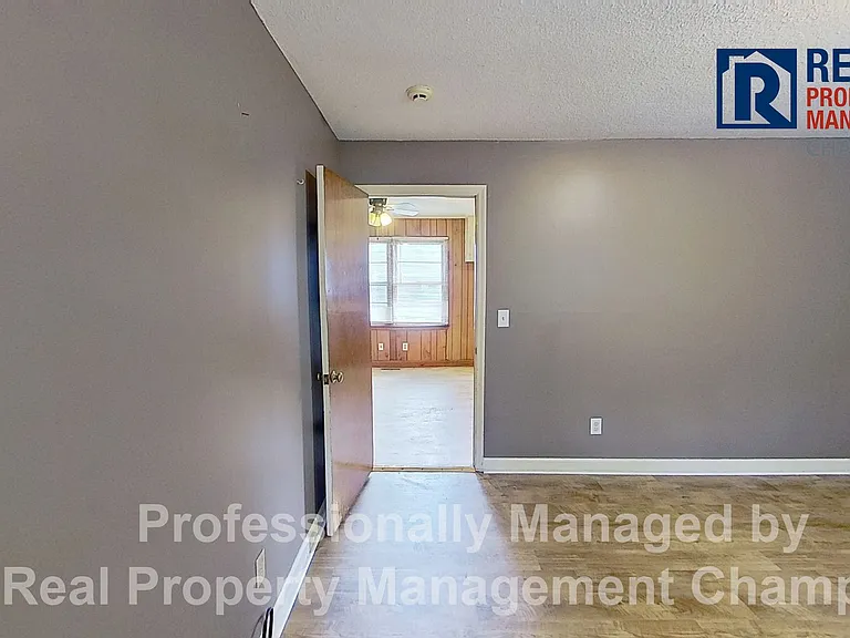 209 Sycamore St — Photo 4