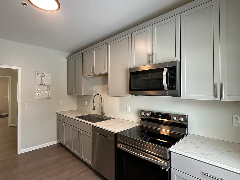 18 Congress Ave — Photo 6