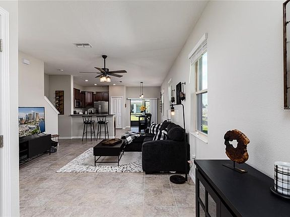 5th image of 9721 Pembrooke Pines Dr
