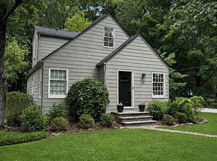 112 Laurel Rd, Chagrin Falls, OH 44022