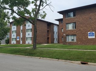 908 S Locust St #101, Champaign, IL 61820