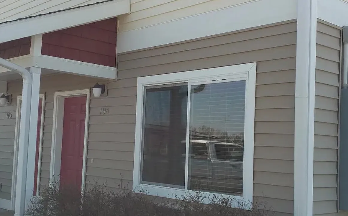 2 bed, 1.0 bath, $855 — Photo 2