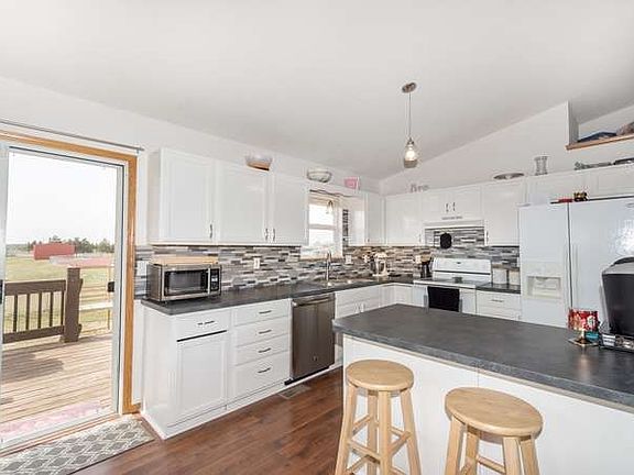 3rd image of 755 Laramie Cir