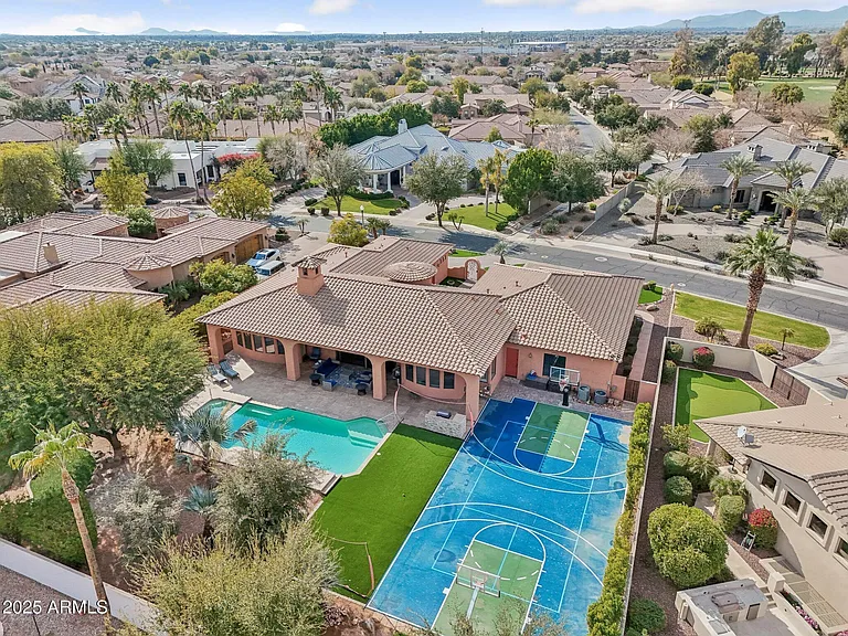 351 N Cloverfield Cir — Photo 8