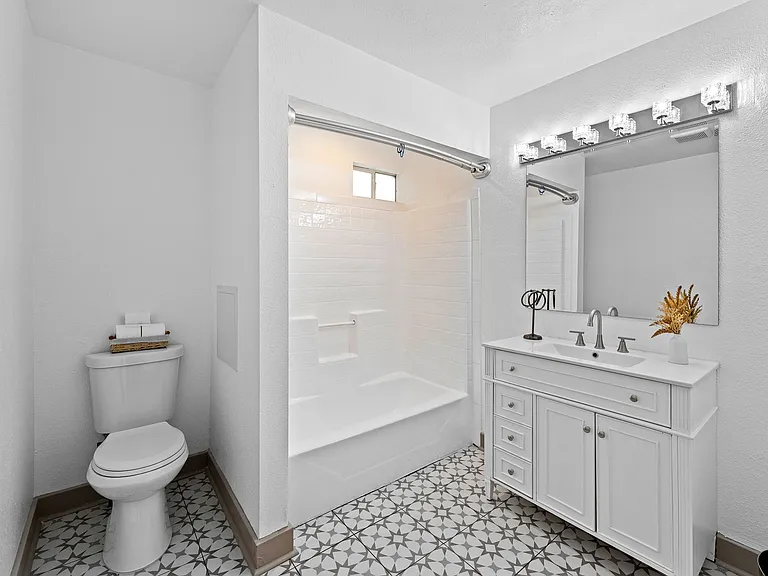 250 Koehler Ct — Photo 16