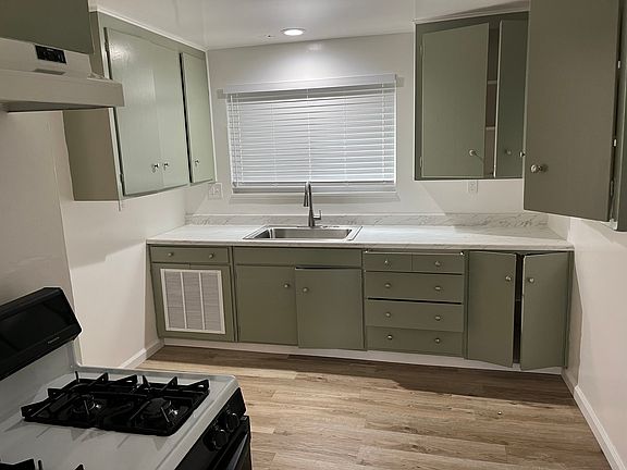 5th image of 210 Seventeen Mile Dr APT C