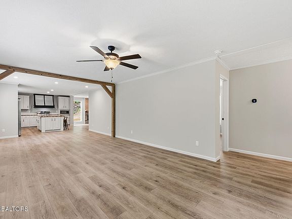 4th image of 283 Farmers Hollow Rd
