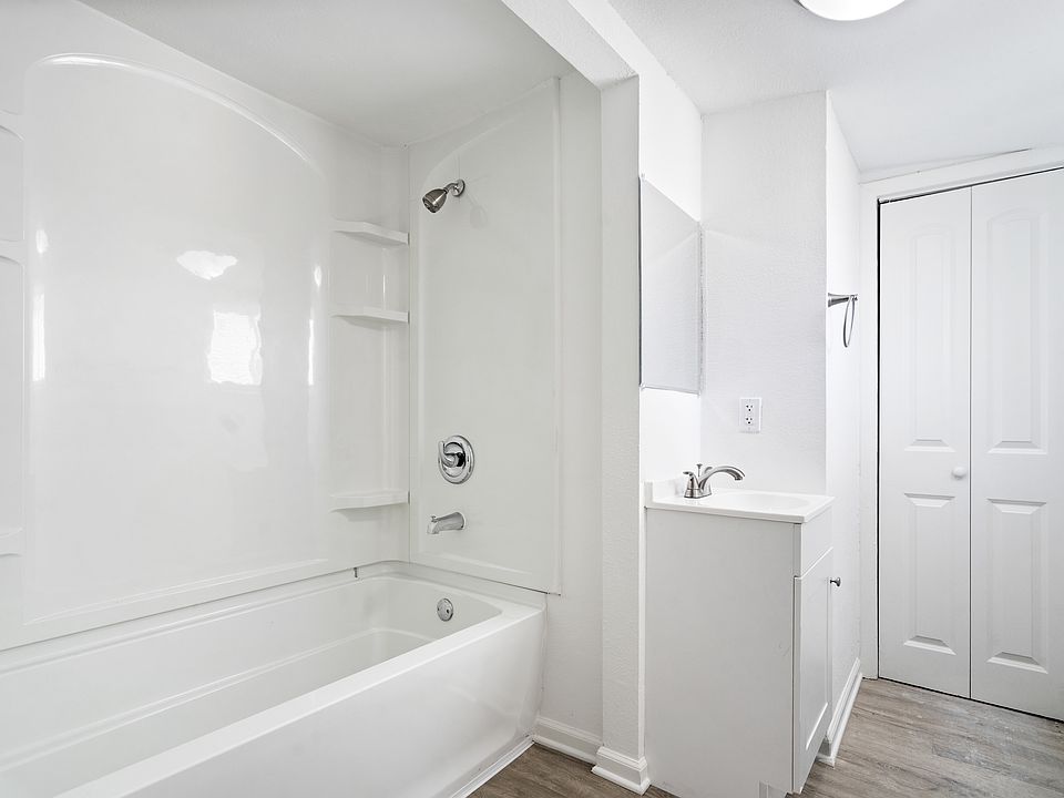 1st image of 102 S West St APT 4