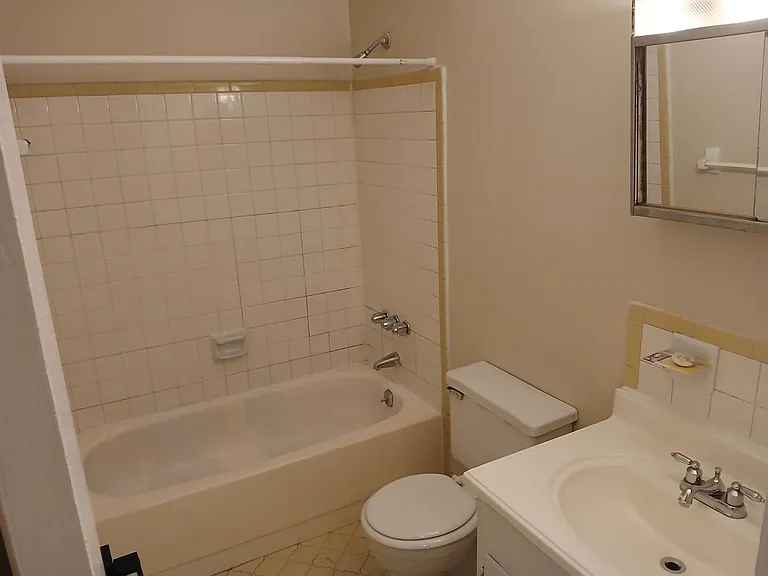 8606 Standing Oak Dr — Photo 8