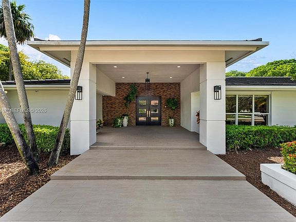 2nd image of 11721 Jacaranda Pl