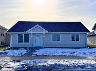 2103 Lunden St, Saint Peter, MN 56082