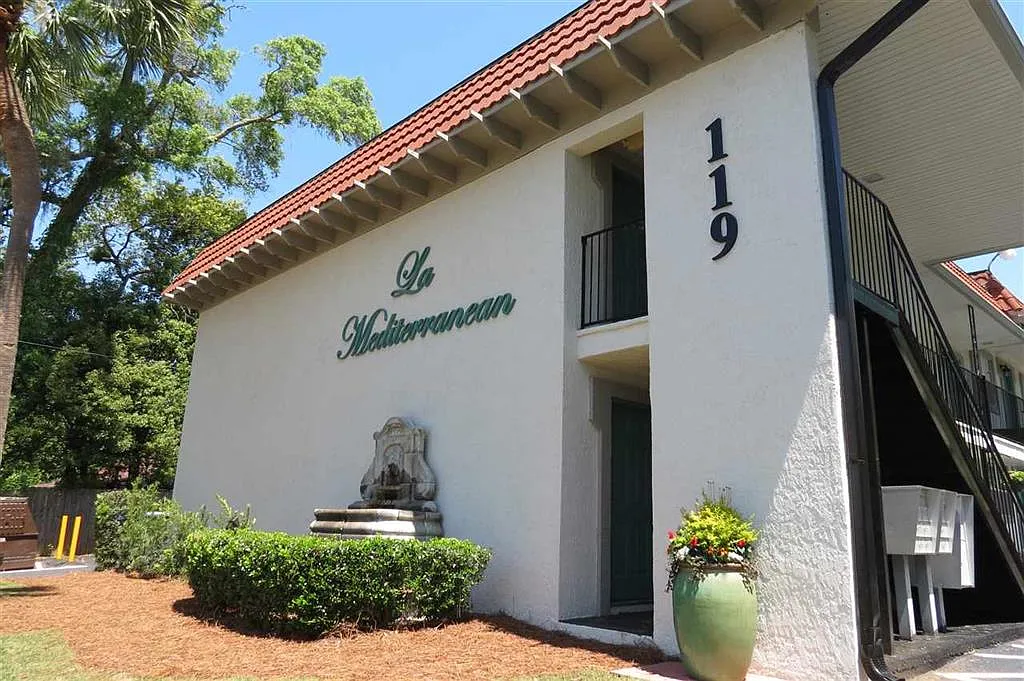 La Mediterranean Apartments — Photo 1