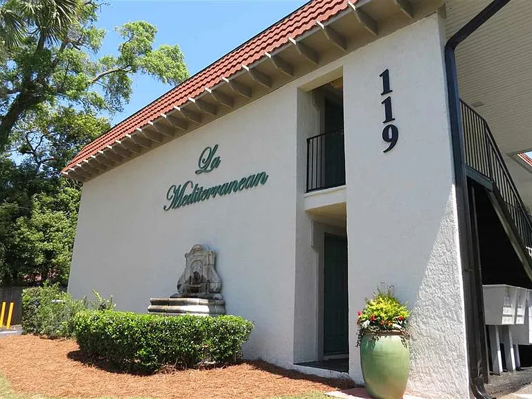 La Mediterranean Apartments — Photo 1