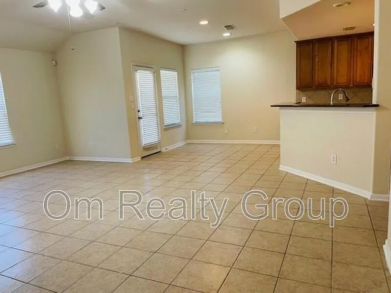 9506 Carsonmont Ln — Photo 5