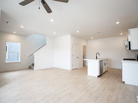 3rd image of 538 W 1875 N