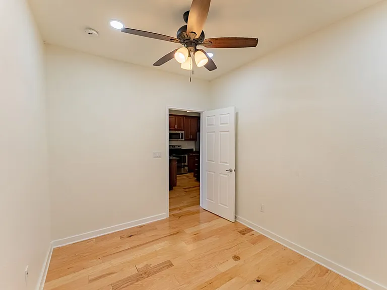 910 W 25th St #504 — Photo 13