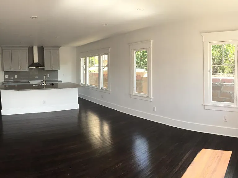 3409 W 27th St — Photo 2