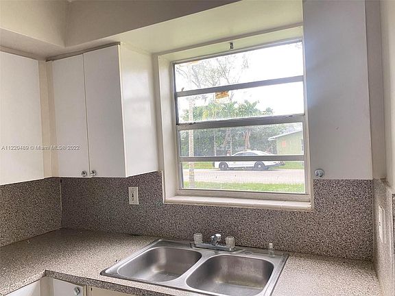 4th image of 1370 NE 119th St #137006