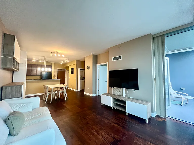 1901 S Calumet Ave #1111 — Photo 6