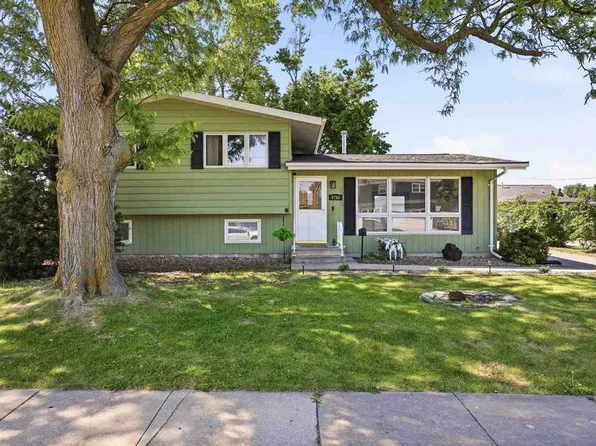 2765 1st Ave, Marion, IA 52302