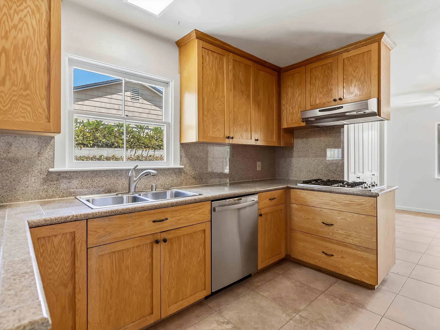 3 bed, 1441 sqft, $4,800 — Photo 4