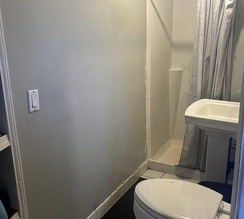 5th image of 639 Jackson St