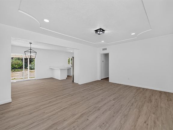4th image of 1285 W Stuart Ave