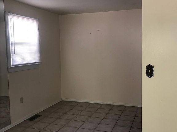 4th image of 618 Sannoner Ave