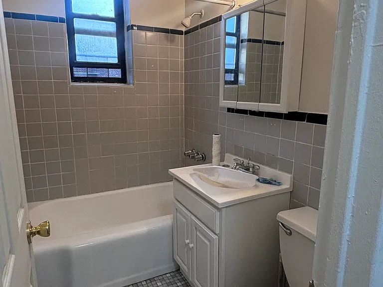 61-88 Dry Harbor Rd #2A — Photo 4