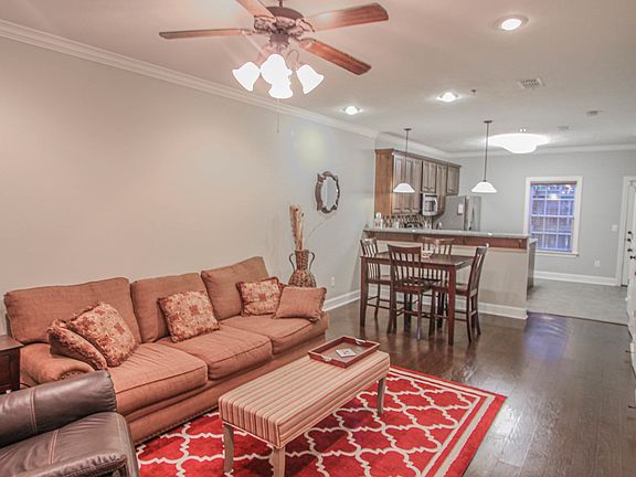 4th image of 102 Leigh Ln APT 1