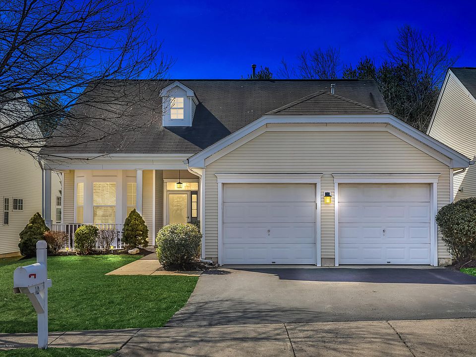 1st image of 10 Greenfields Dr