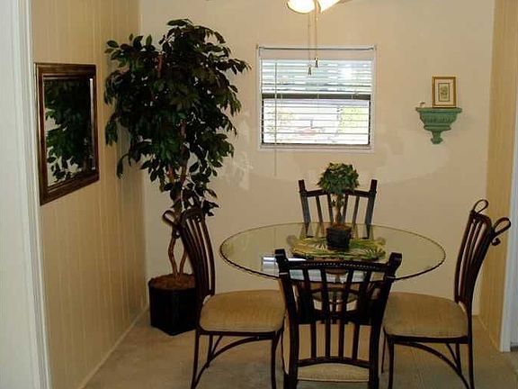 5th image of 828 Periwinkle Cir