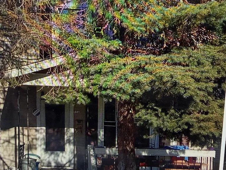 276 S Harris Ave — Photo 2