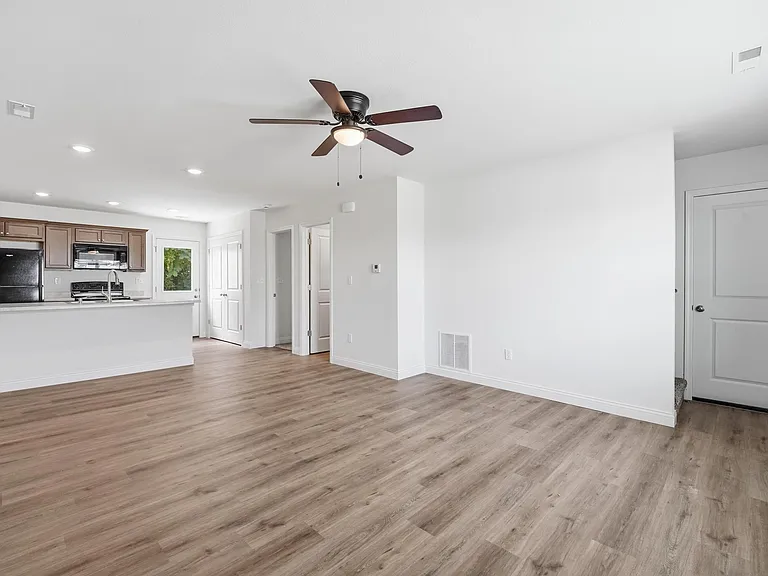 15405 Corbin Ct — Photo 25