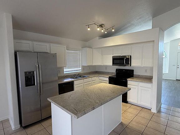 4th image of 6924 E Lakeview Ave