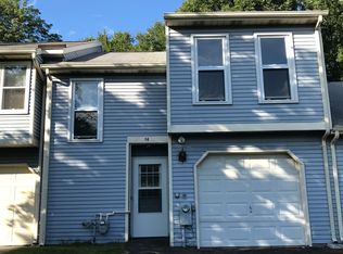 52 Carriage Rd, Clifton Park, NY 12065