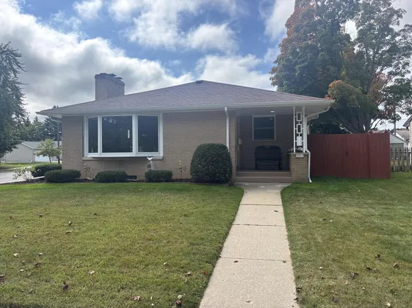 3501 Meadow LANE, Manitowoc, WI 54220
