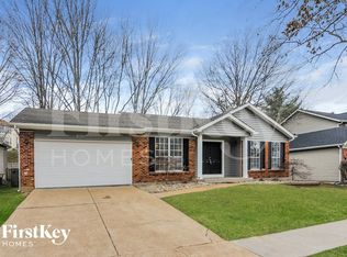 16609 Green Pines Dr, Ballwin, MO 63011