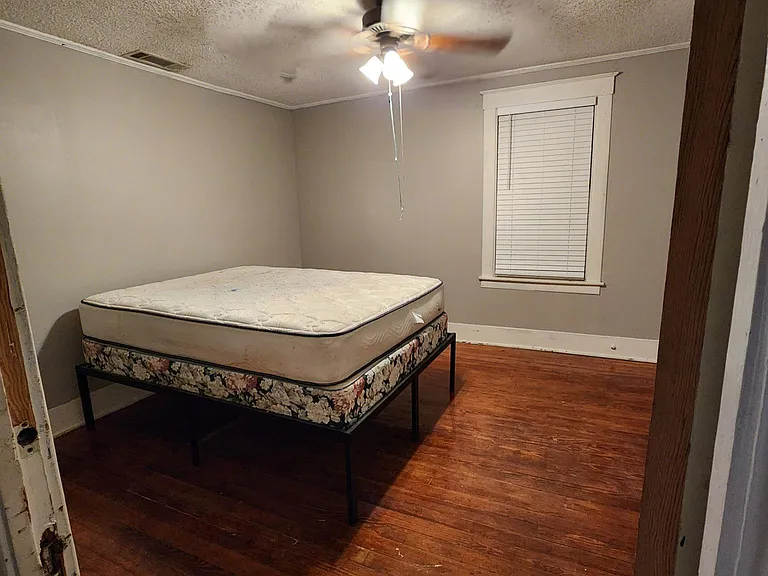 Large bedroom #2