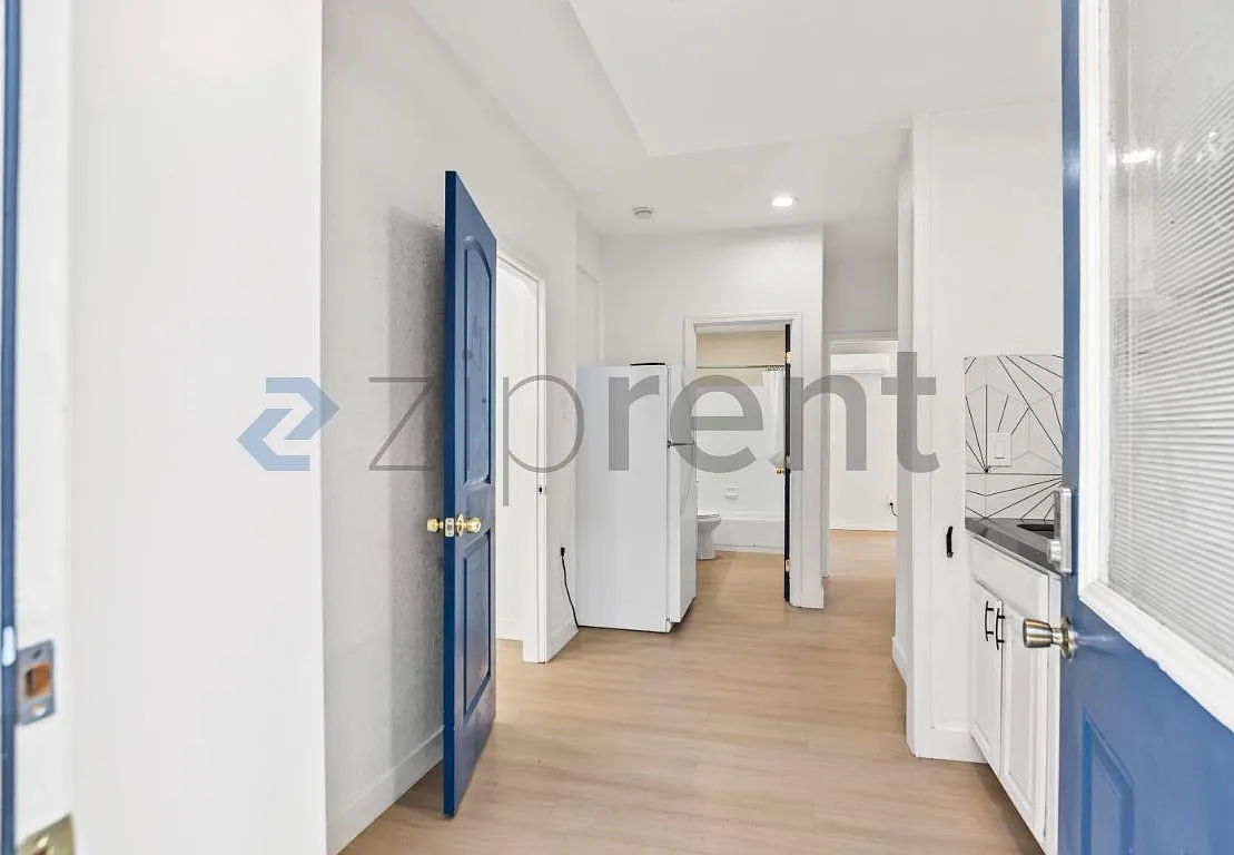 2 bed, 900 sqft, $1,796 — Photo 2