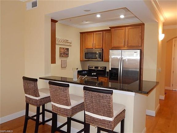2nd image of 23191 Fashion Dr Unit 305