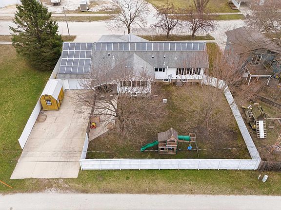 3rd image of 713 Maple Ave