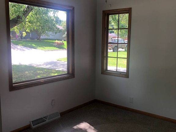 4th image of 502 W 5th St
