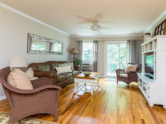 3rd image of 4019 Wilshire Ln #G19