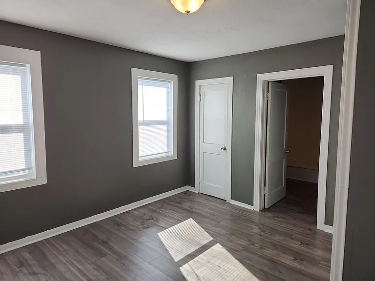 995 Center Street — Photo 7