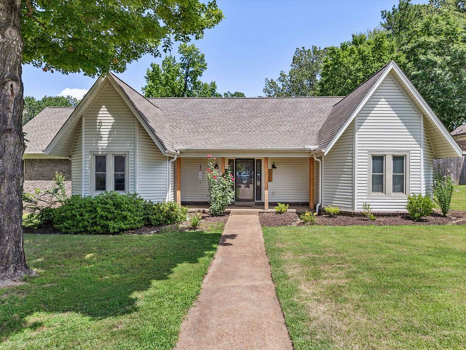 1st image of 2764 Surrey Park Dr