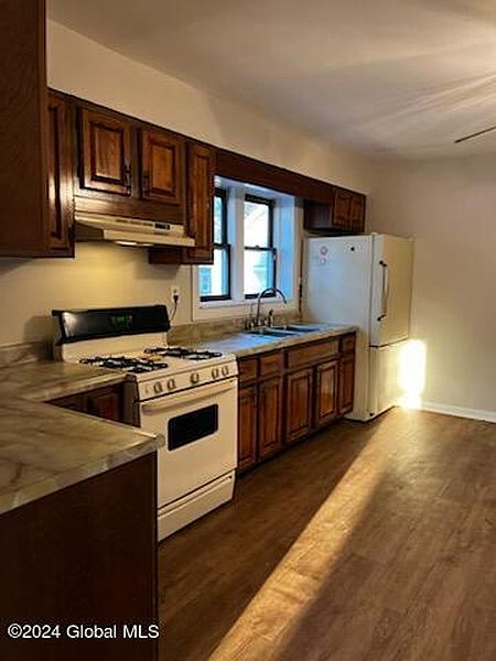 2nd image of 1772 Greenpoint Avenue