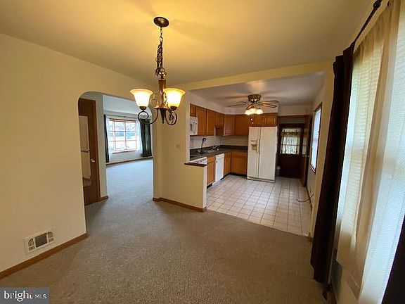 4th image of 624 Gayle Dr